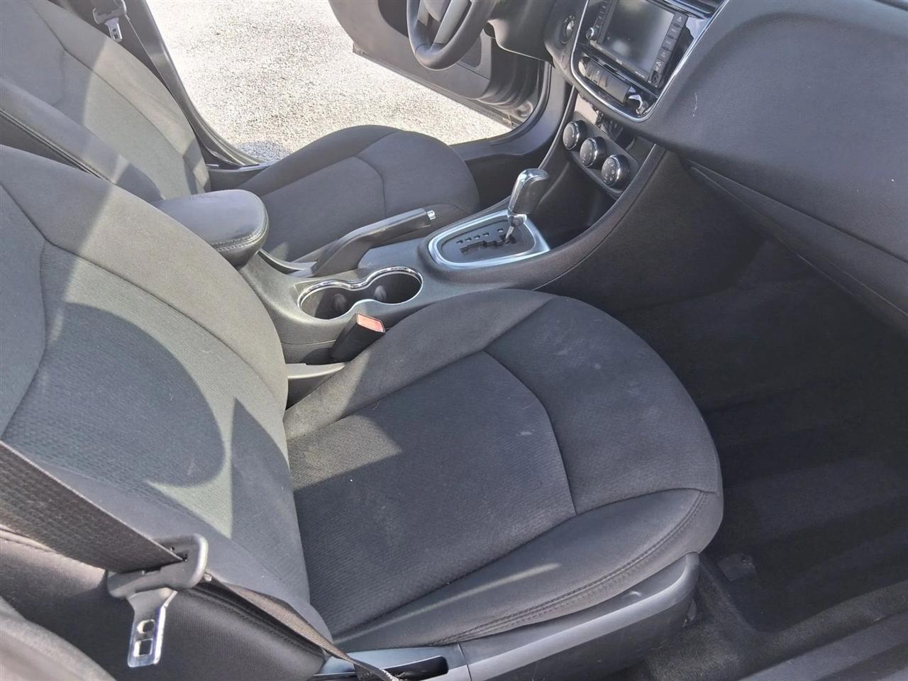 Chrysler 200 Touring 2012