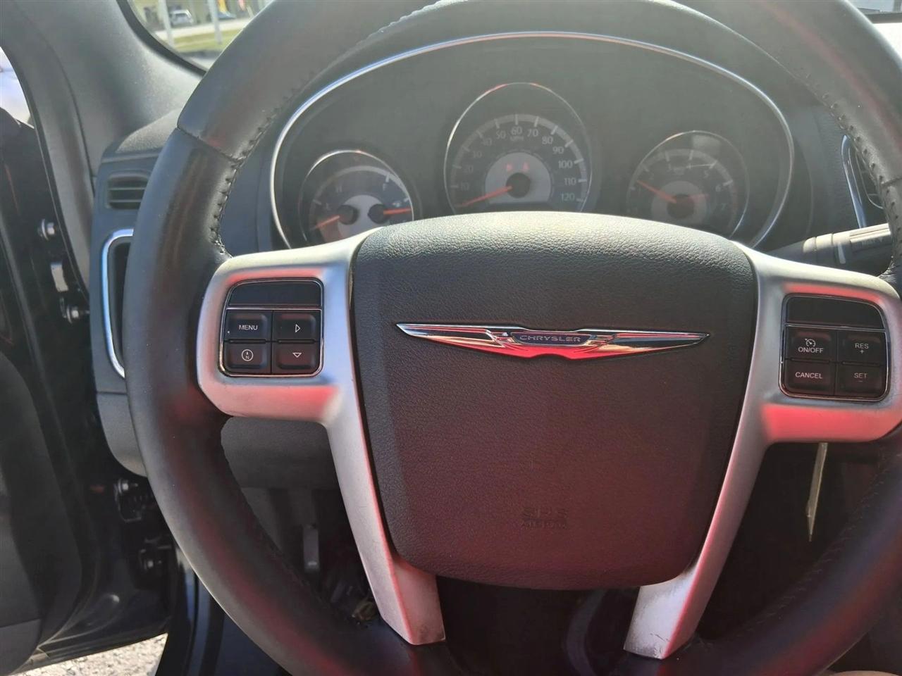 Chrysler 200 Touring 2012