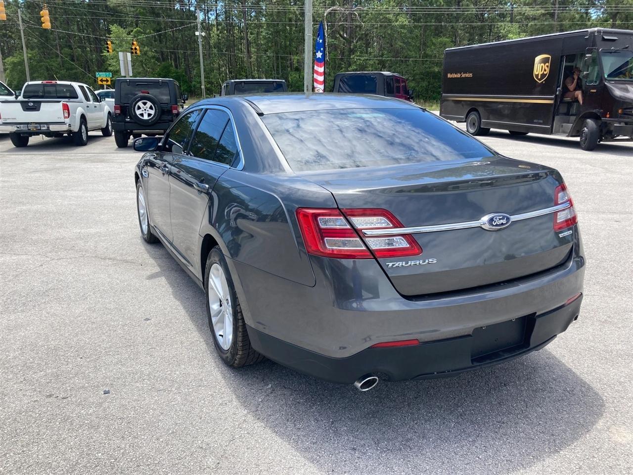 Ford Taurus SE FWD 2015
