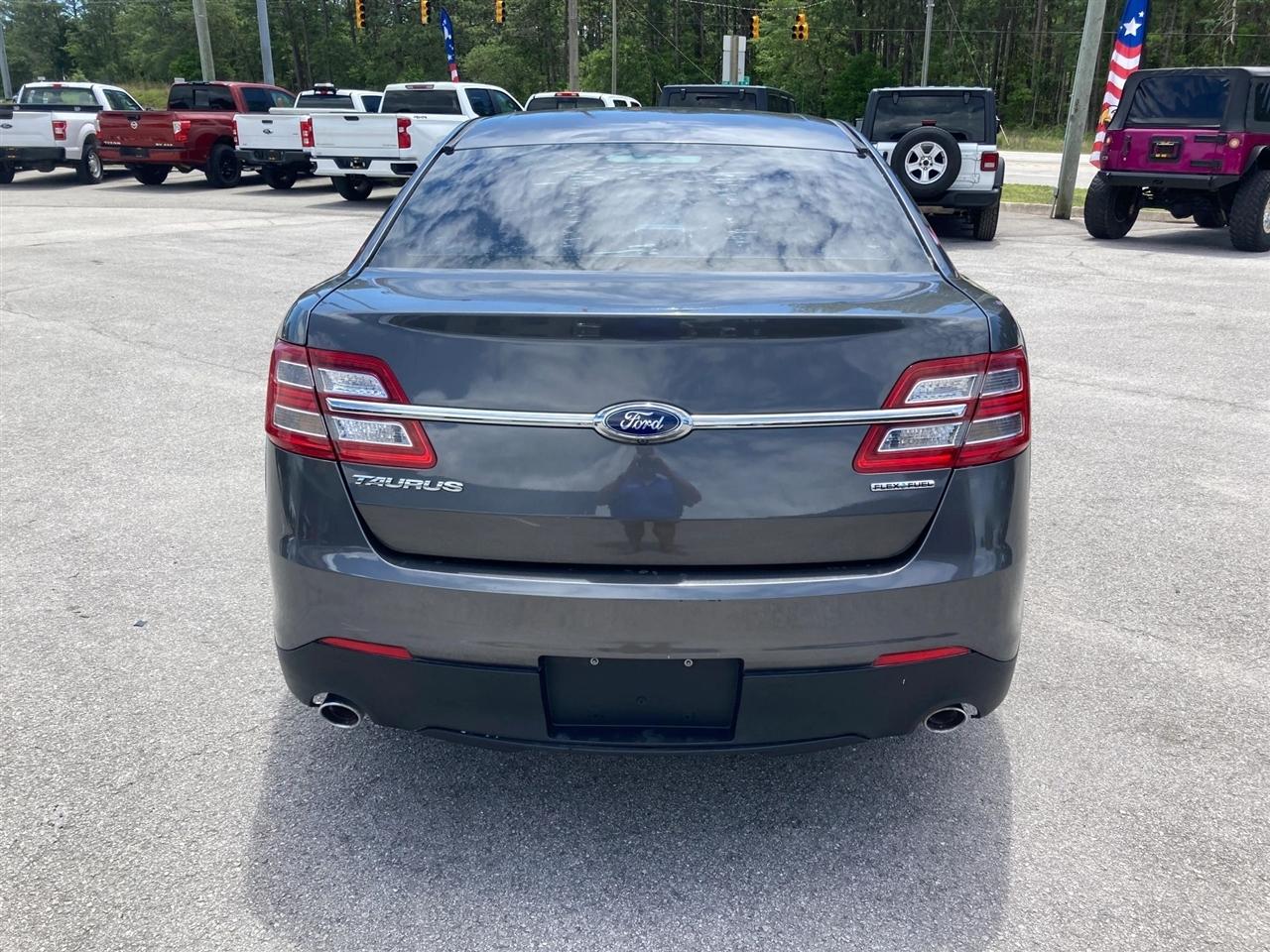 Ford Taurus SE FWD 2015