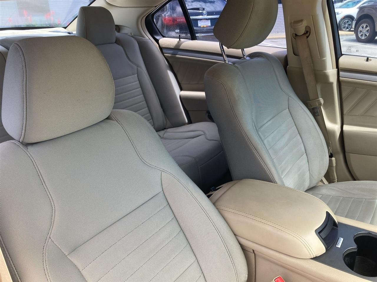Ford Taurus SE FWD 2015