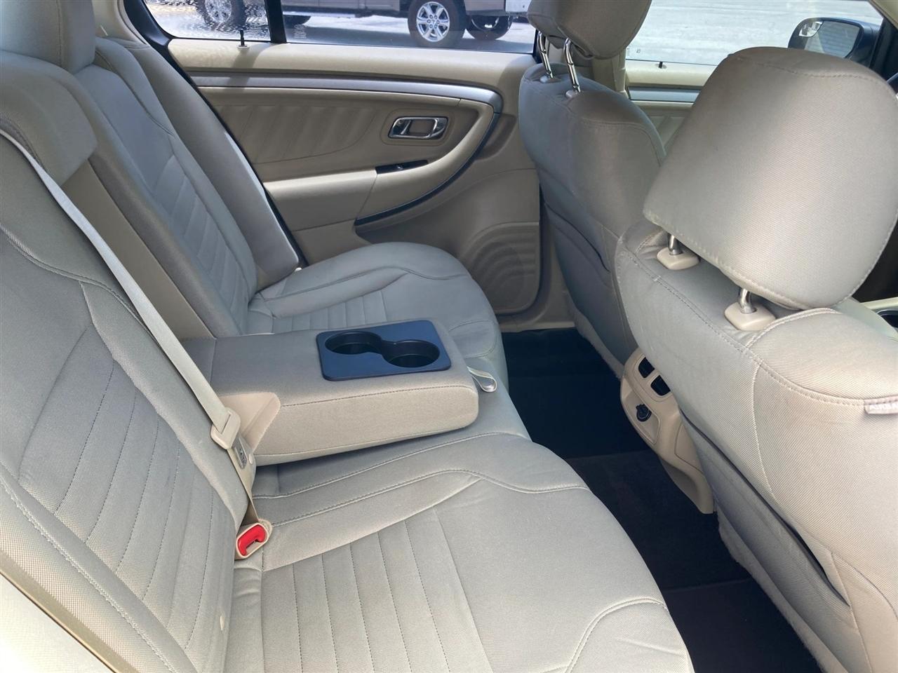 Ford Taurus SE FWD 2015