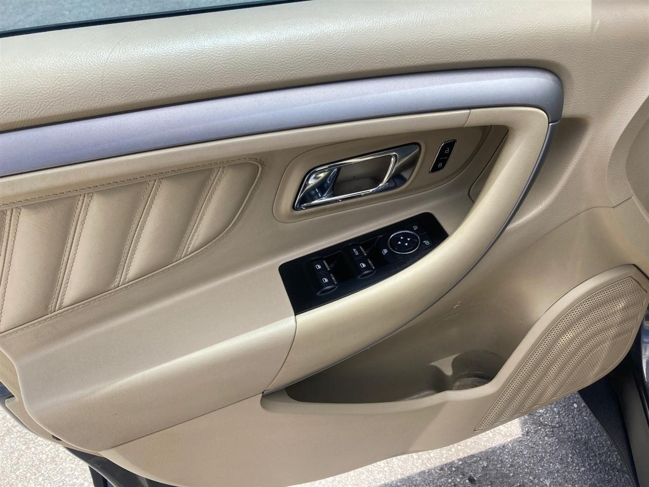 Ford Taurus SE FWD 2015