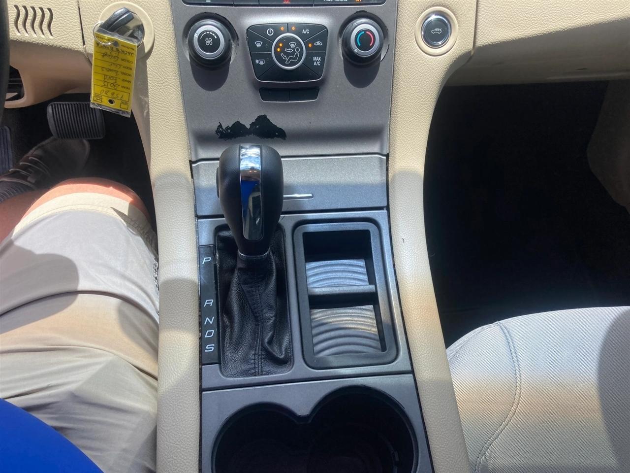 Ford Taurus SE FWD 2015