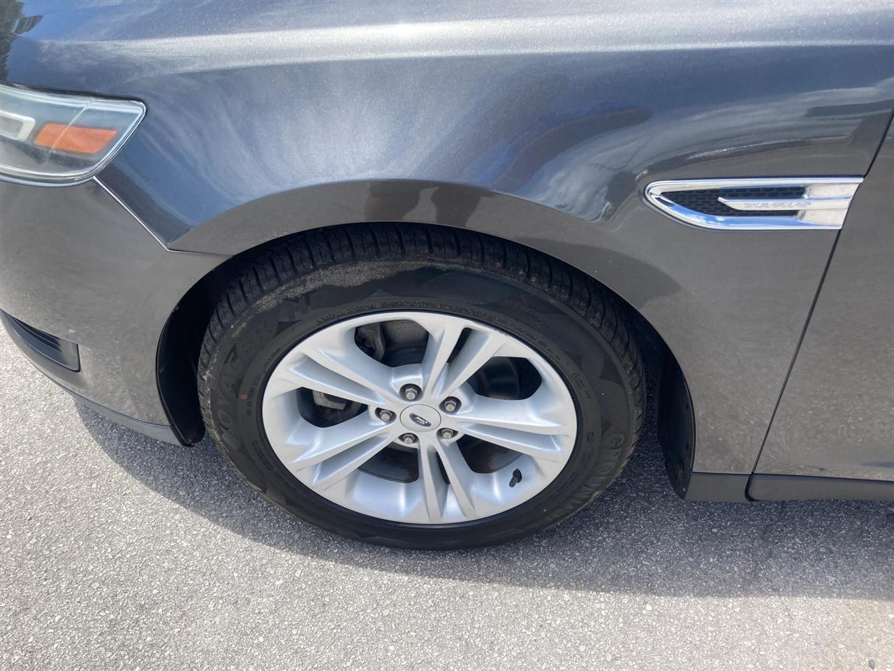 Ford Taurus SE FWD 2015