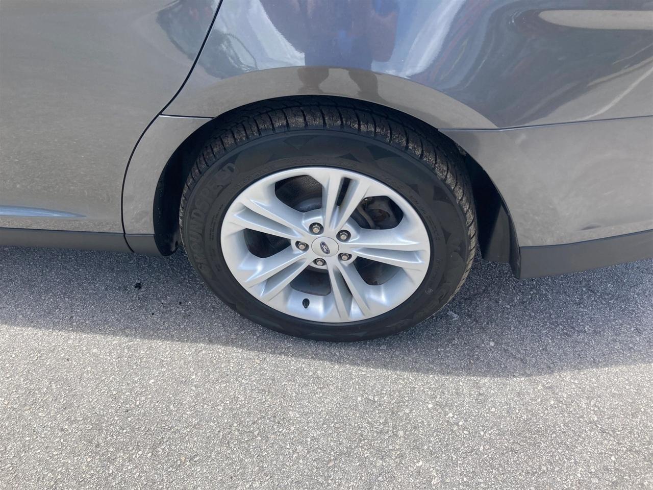 Ford Taurus SE FWD 2015