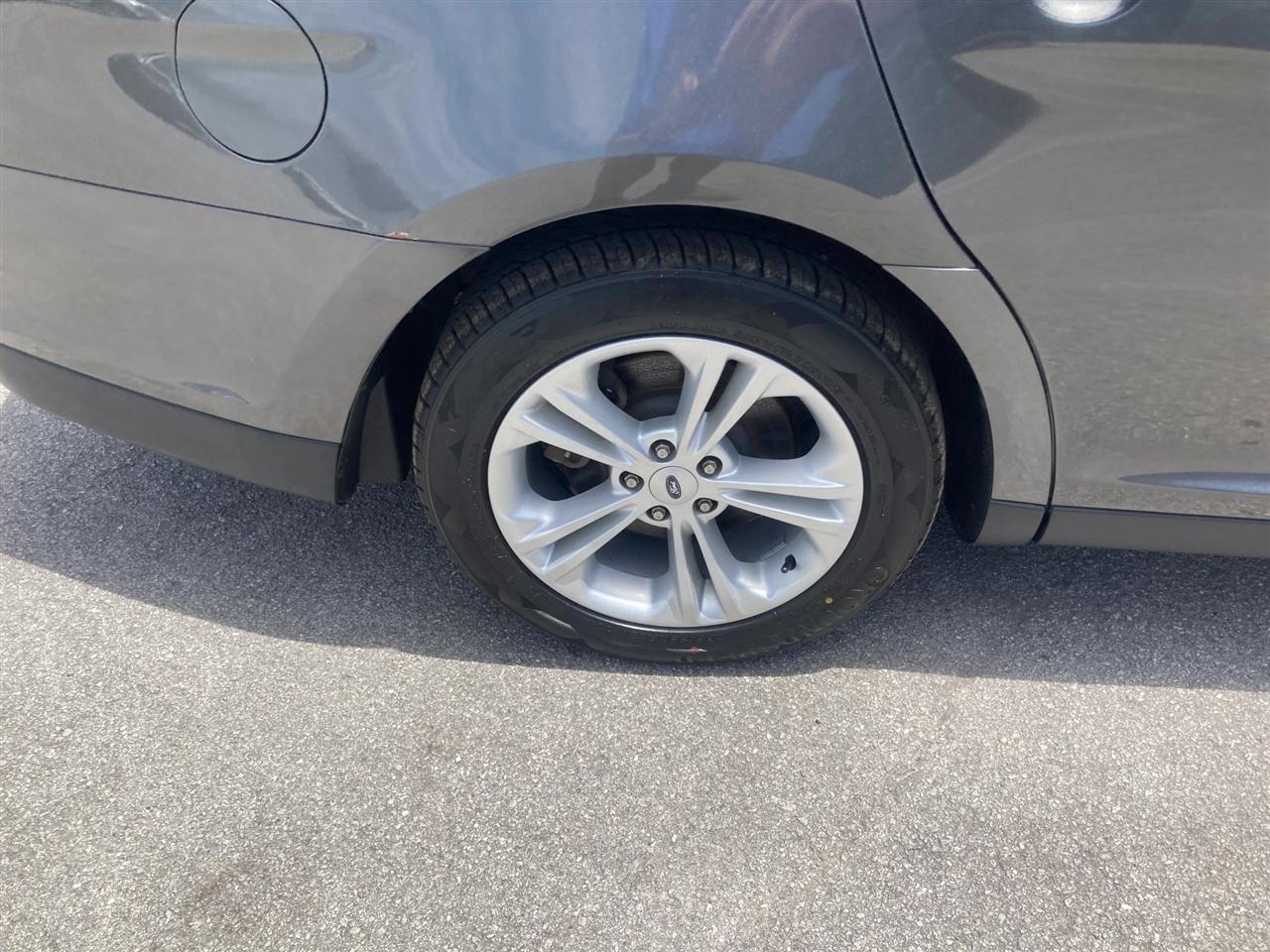 Ford Taurus SE FWD 2015