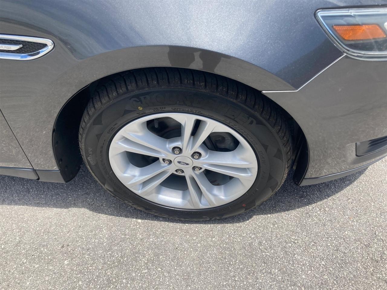 Ford Taurus SE FWD 2015