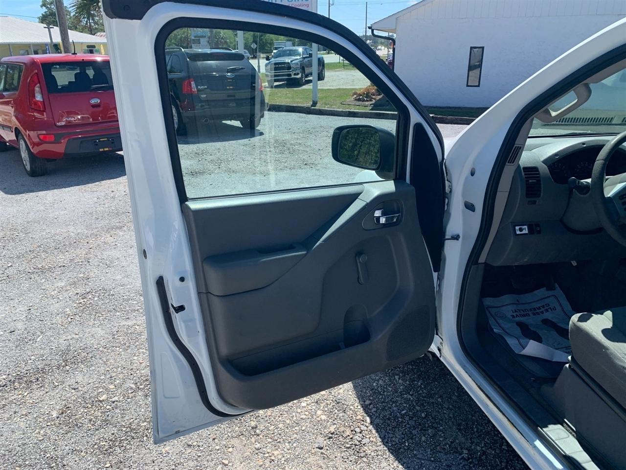 Nissan Frontier S King Cab I4 5MT 2WD 2015