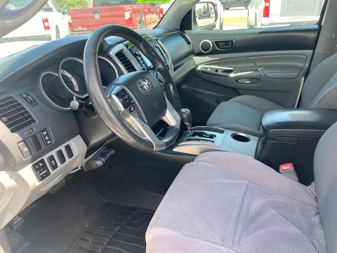 Toyota Tacoma PreRunner Double Cab V6 5AT 2WD 2014