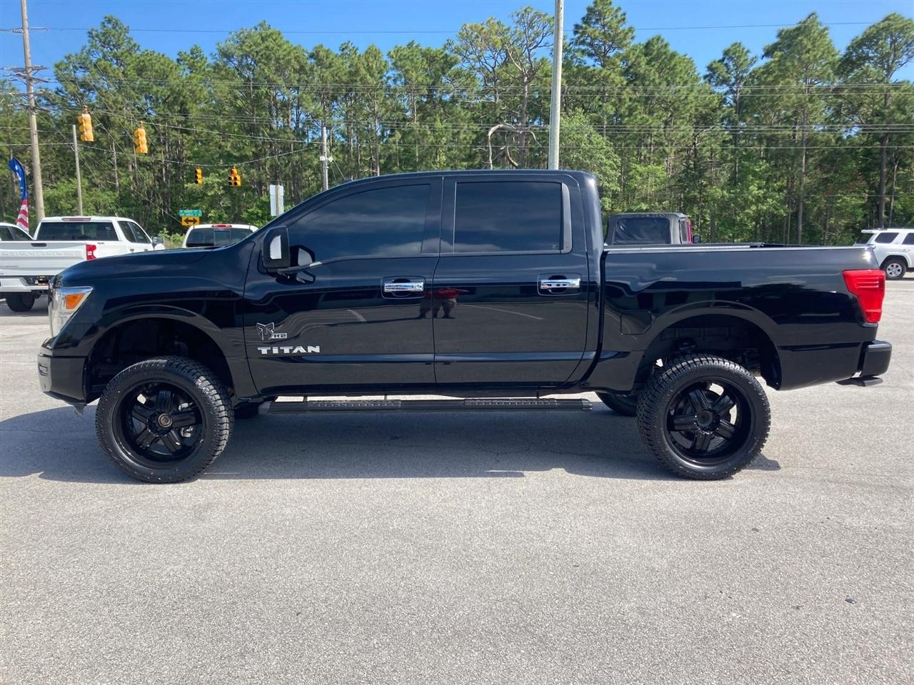 Nissan Titan SV Crew Cab 4WD 2021