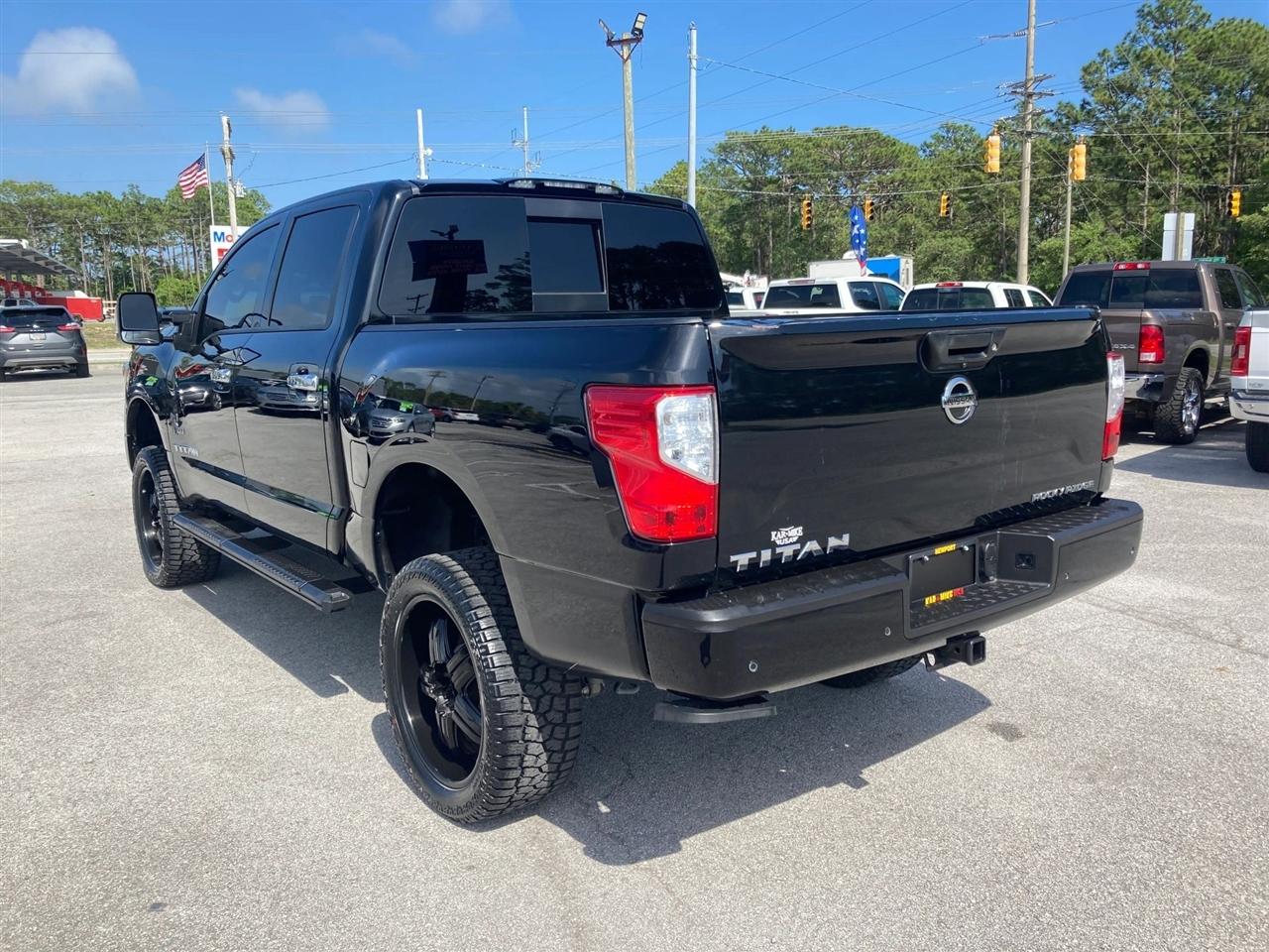 Nissan Titan SV Crew Cab 4WD 2021