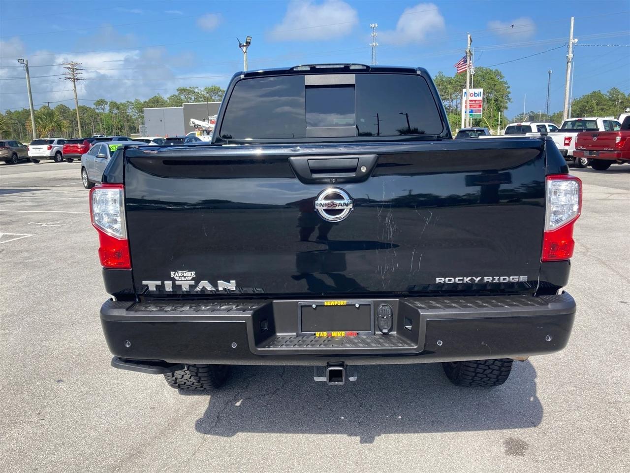 Nissan Titan SV Crew Cab 4WD 2021