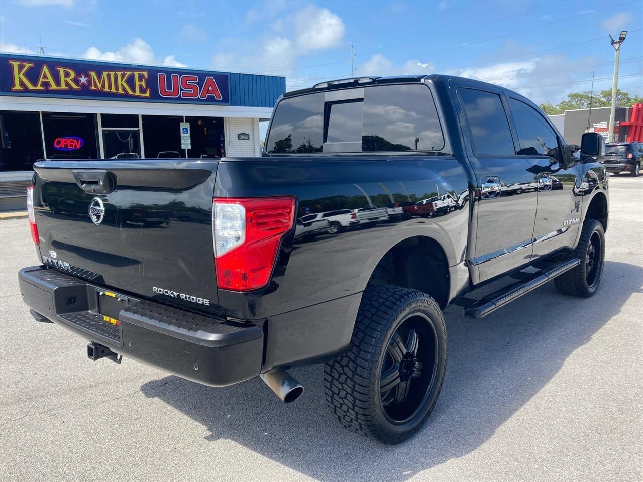 Nissan Titan SV Crew Cab 4WD 2021