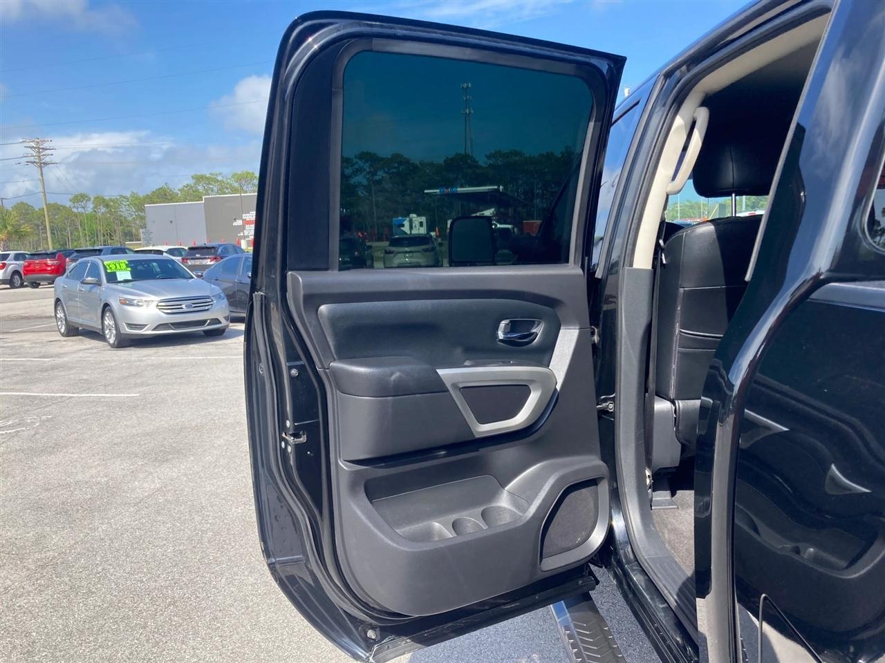 Nissan Titan SV Crew Cab 4WD 2021