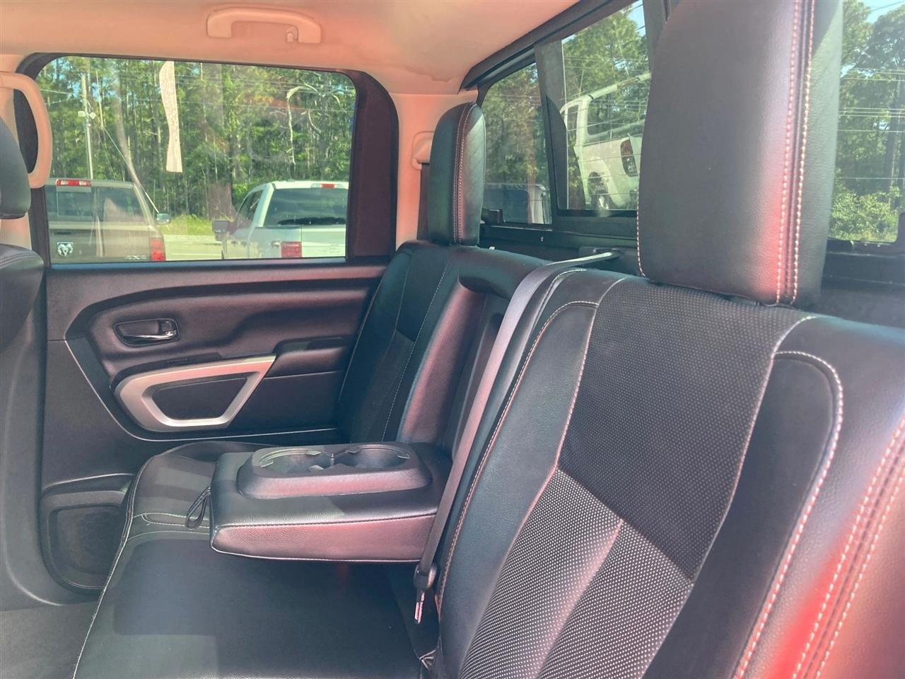 Nissan Titan SV Crew Cab 4WD 2021