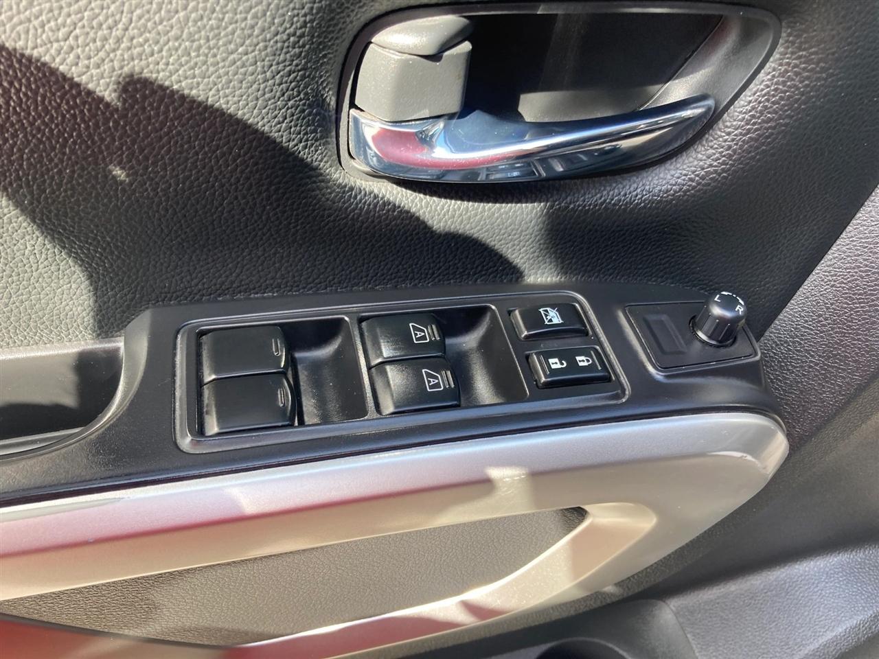 Nissan Titan SV Crew Cab 4WD 2021