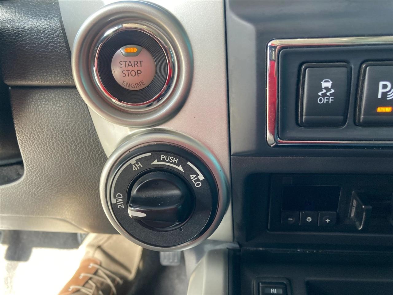 Nissan Titan SV Crew Cab 4WD 2021