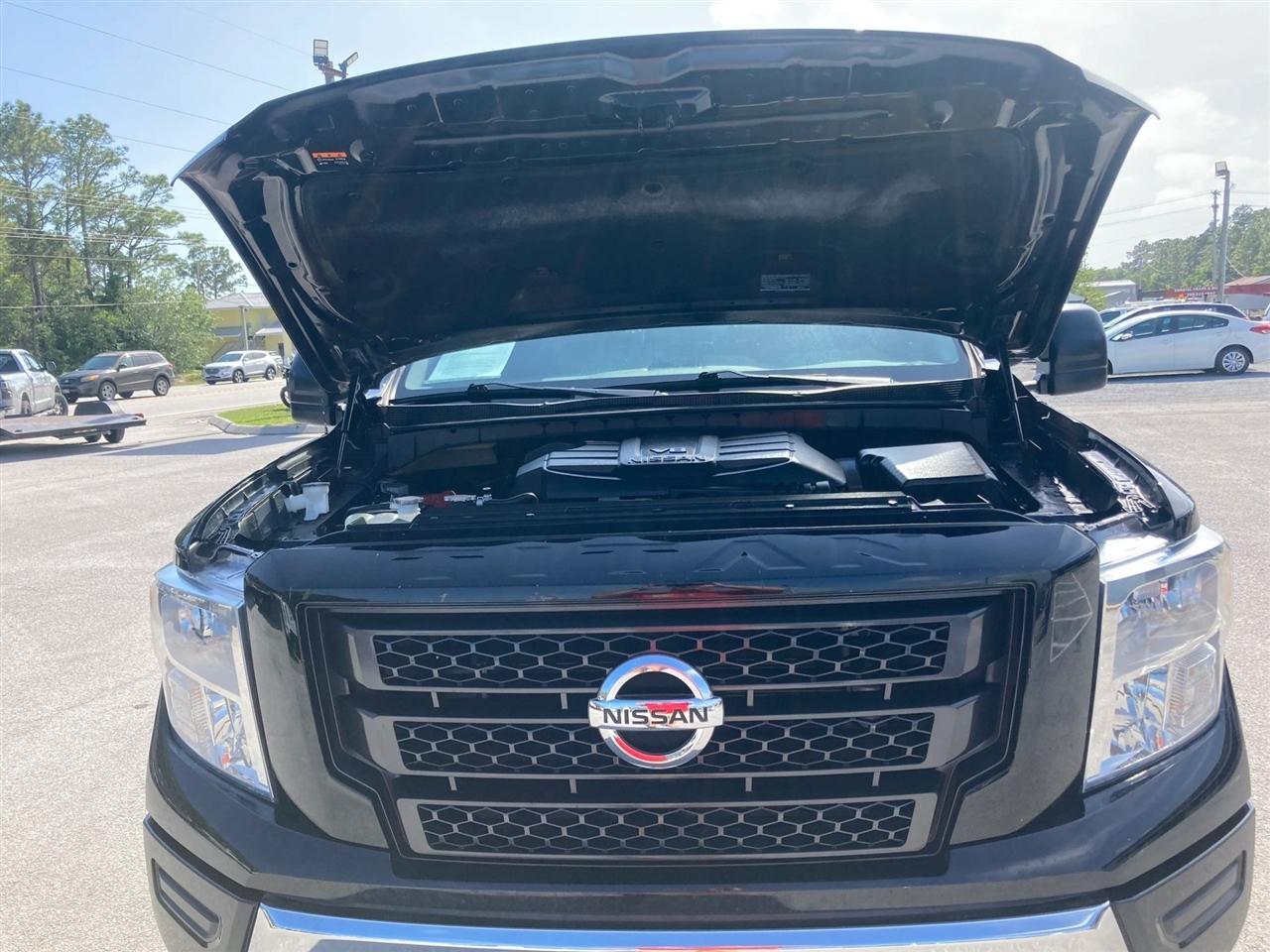 Nissan Titan SV Crew Cab 4WD 2021