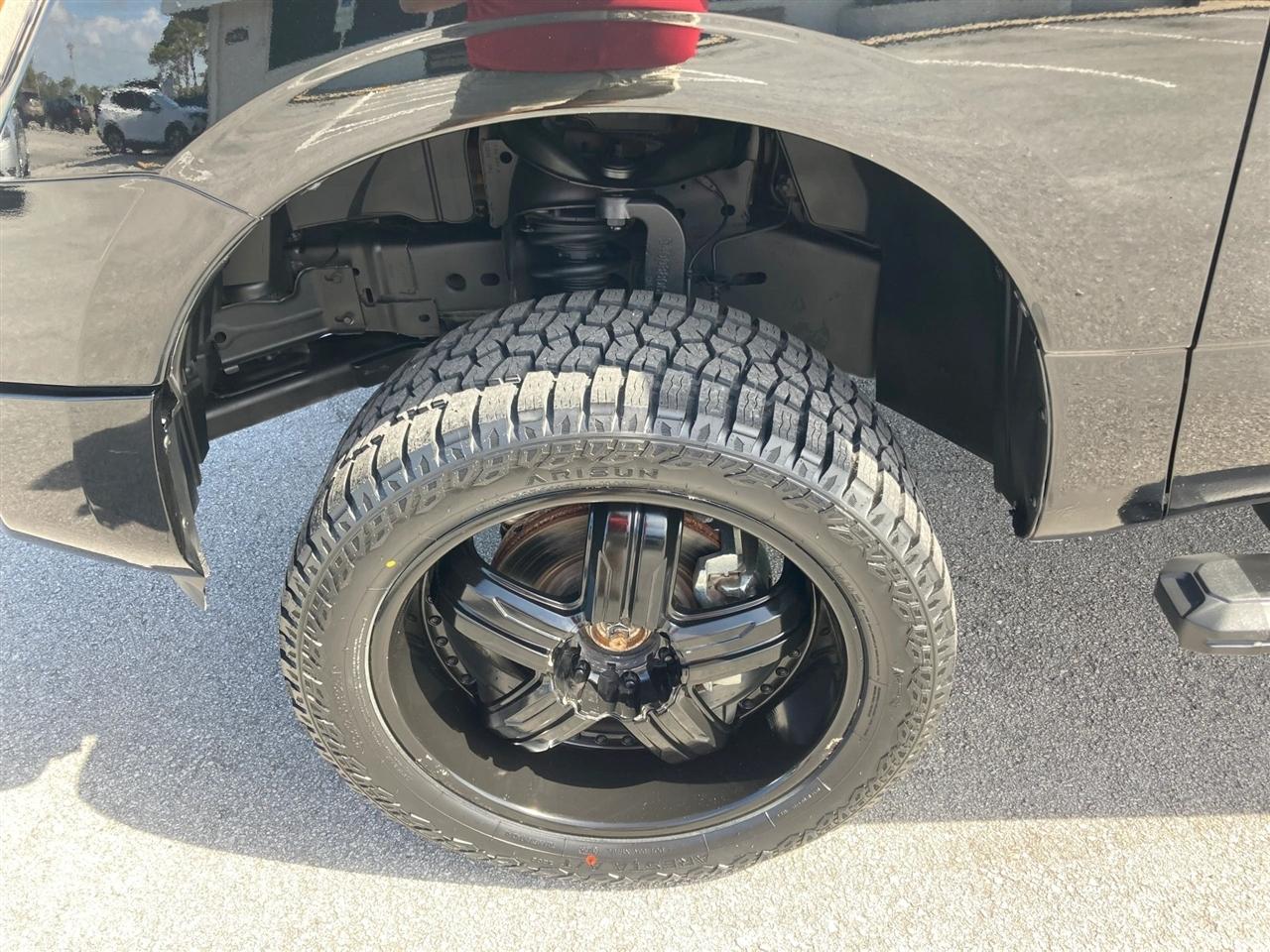 Nissan Titan SV Crew Cab 4WD 2021
