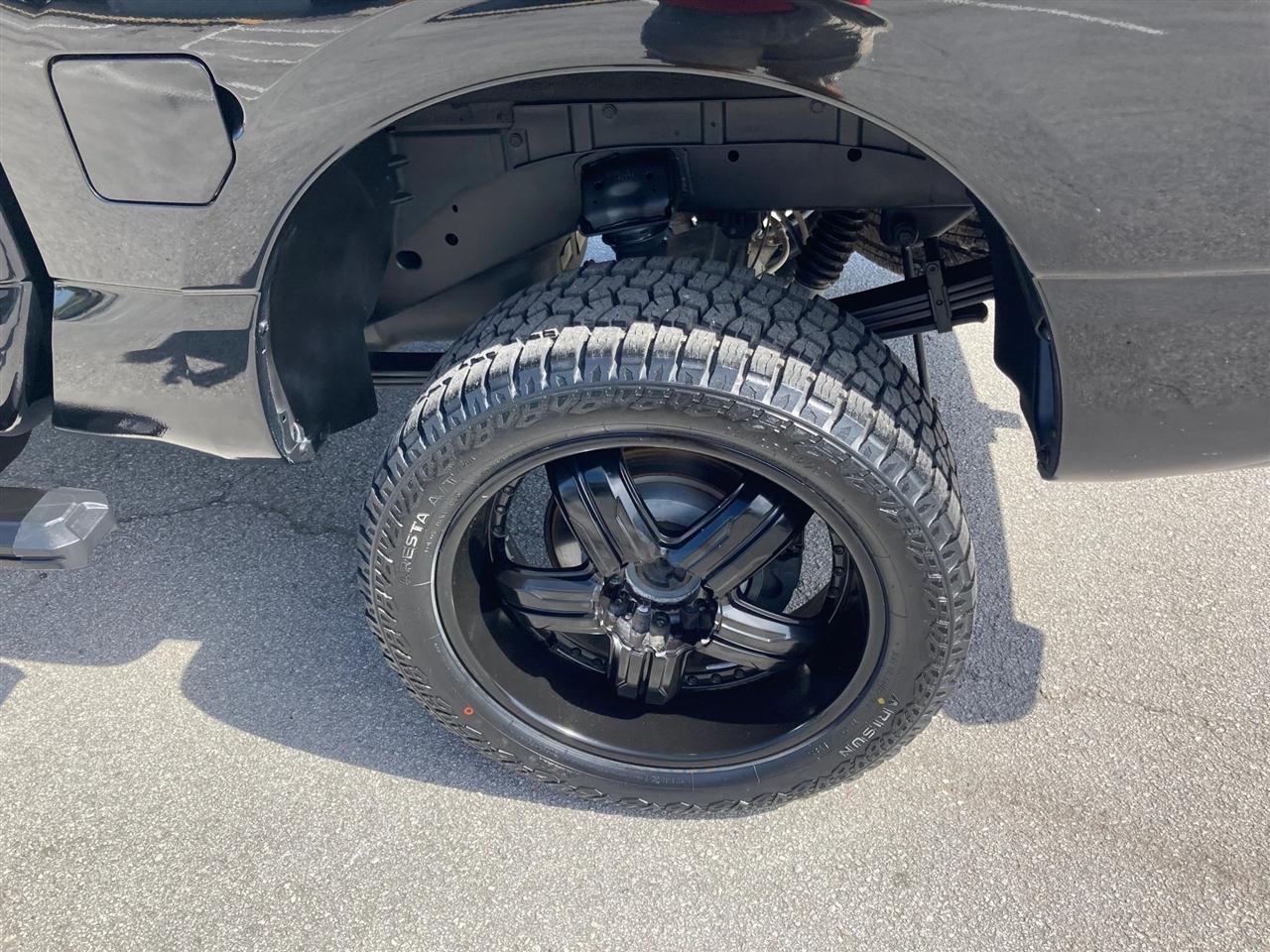 Nissan Titan SV Crew Cab 4WD 2021