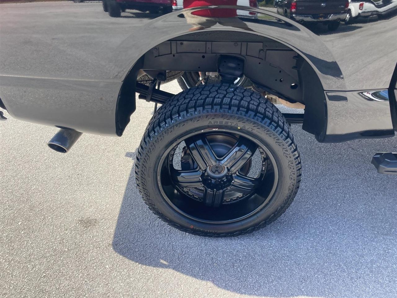Nissan Titan SV Crew Cab 4WD 2021