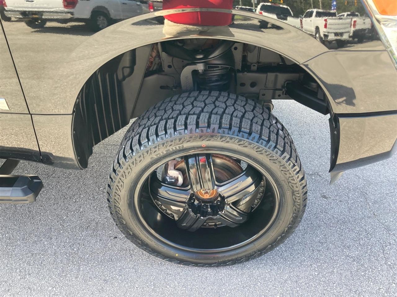 Nissan Titan SV Crew Cab 4WD 2021