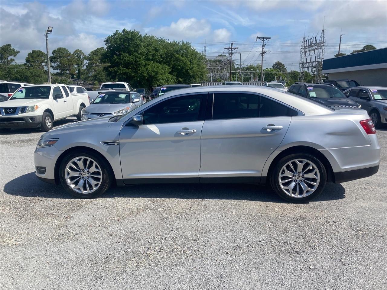 Ford Taurus Limited FWD 2019