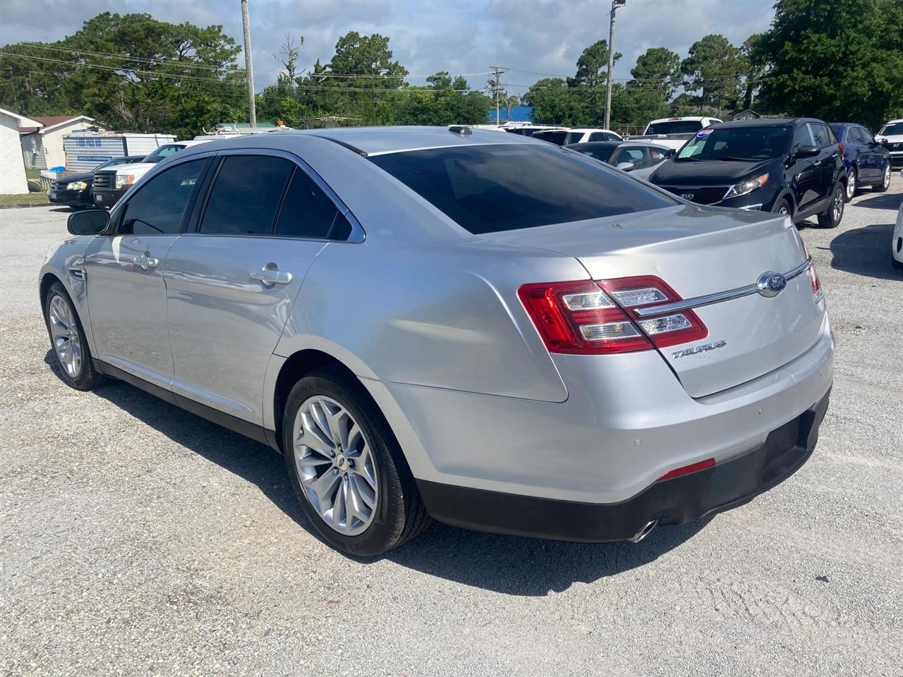 Ford Taurus Limited FWD 2019