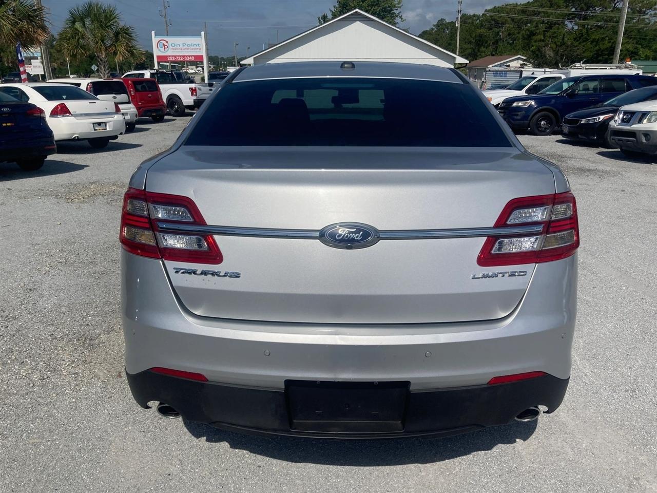 Ford Taurus Limited FWD 2019