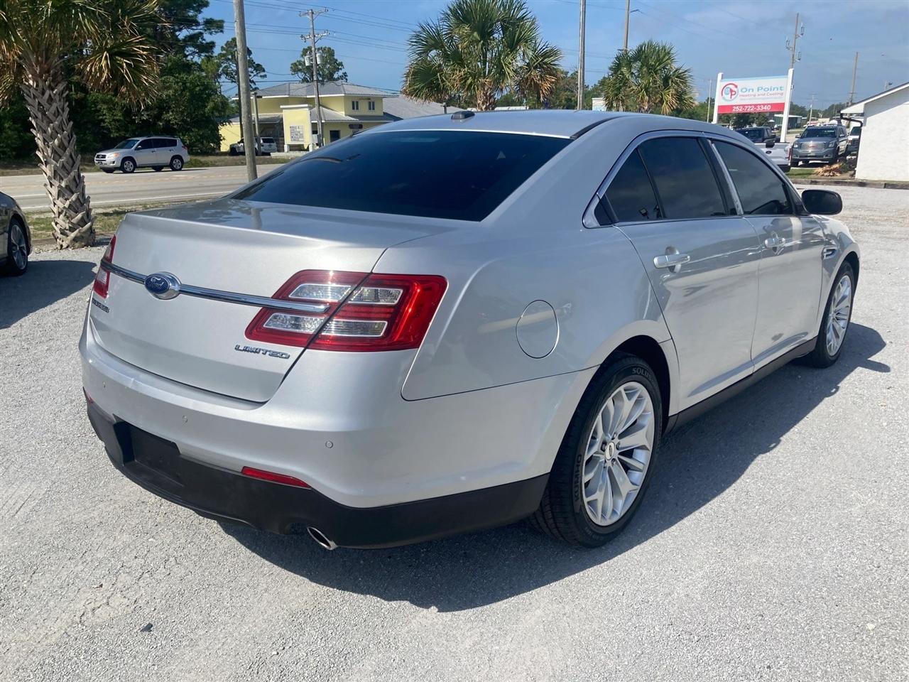 Ford Taurus Limited FWD 2019