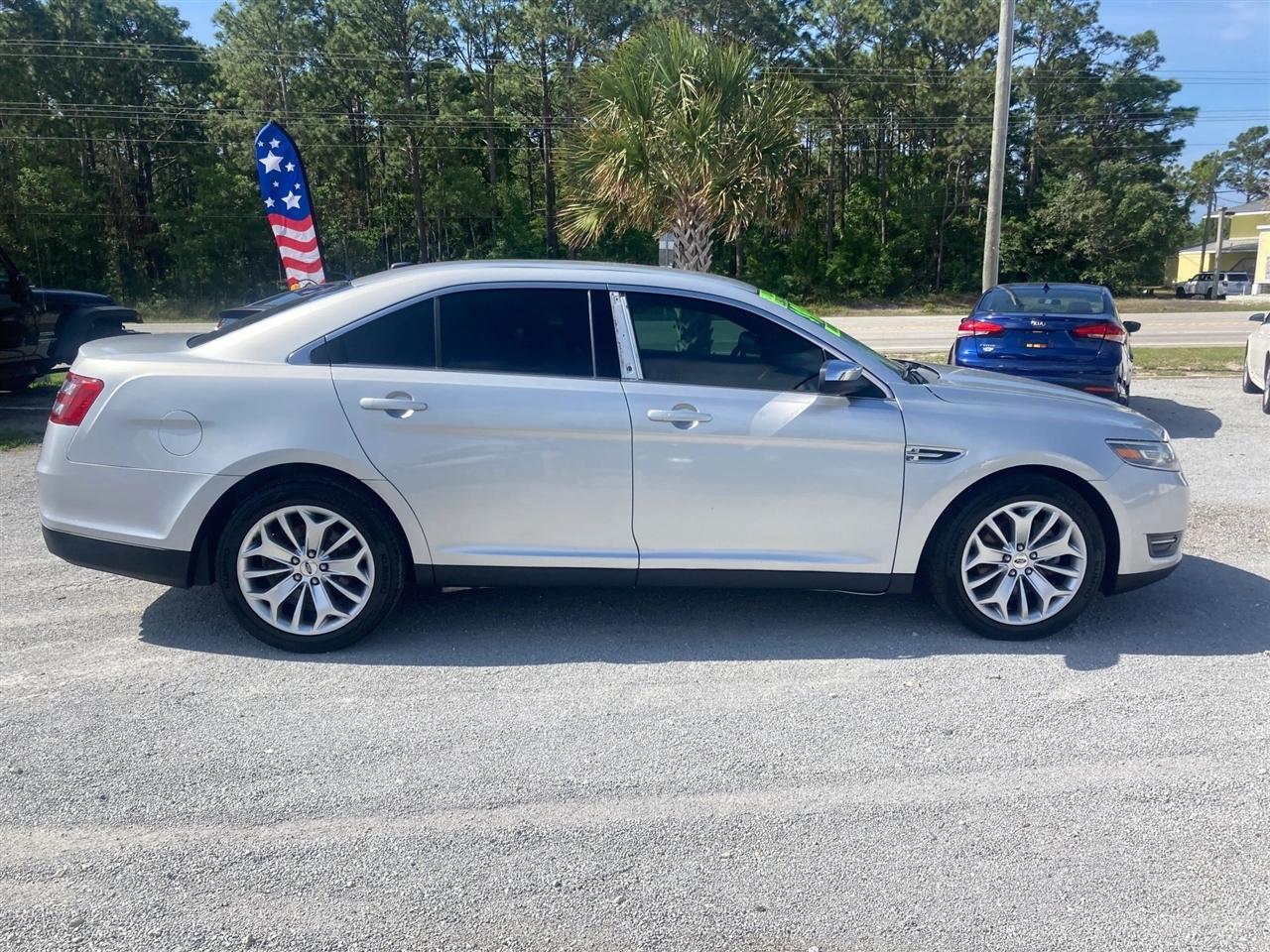 Ford Taurus Limited FWD 2019