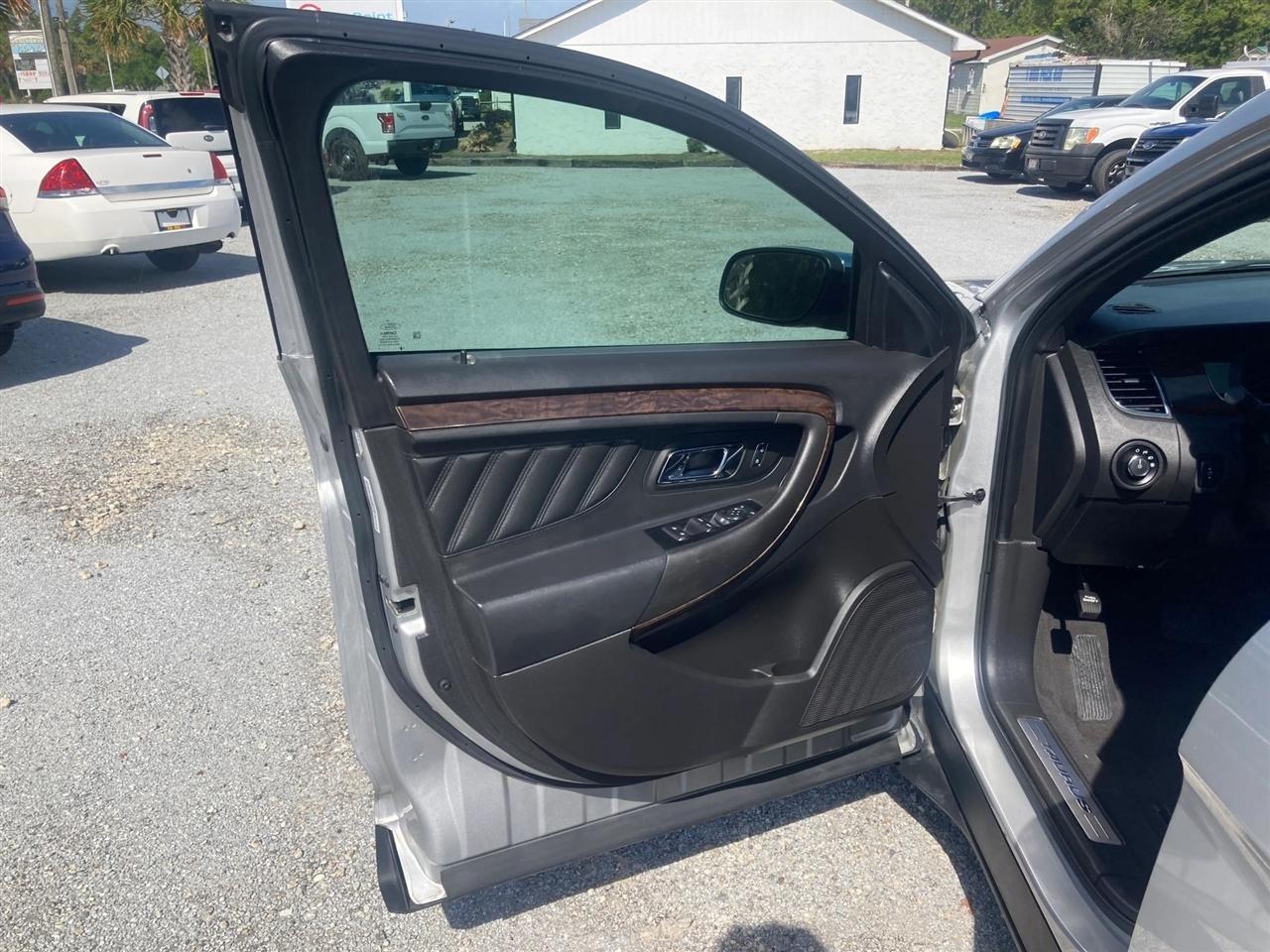 Ford Taurus Limited FWD 2019