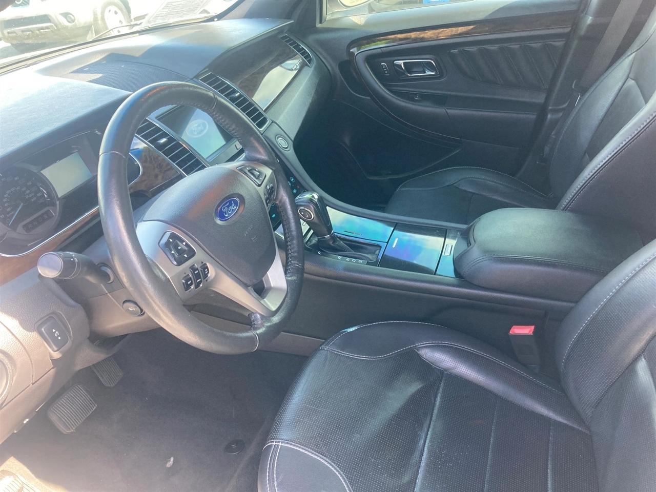 Ford Taurus Limited FWD 2019
