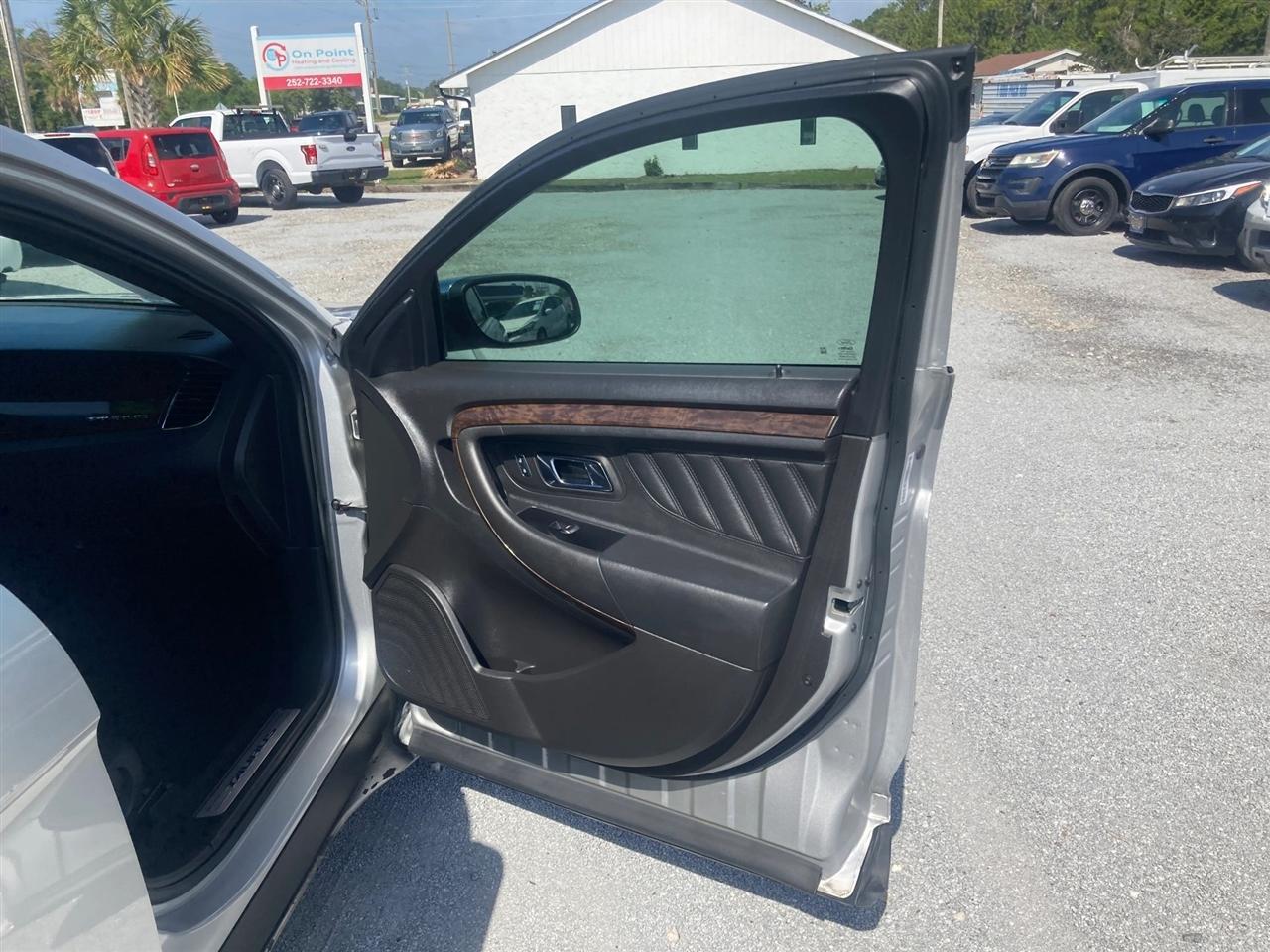 Ford Taurus Limited FWD 2019