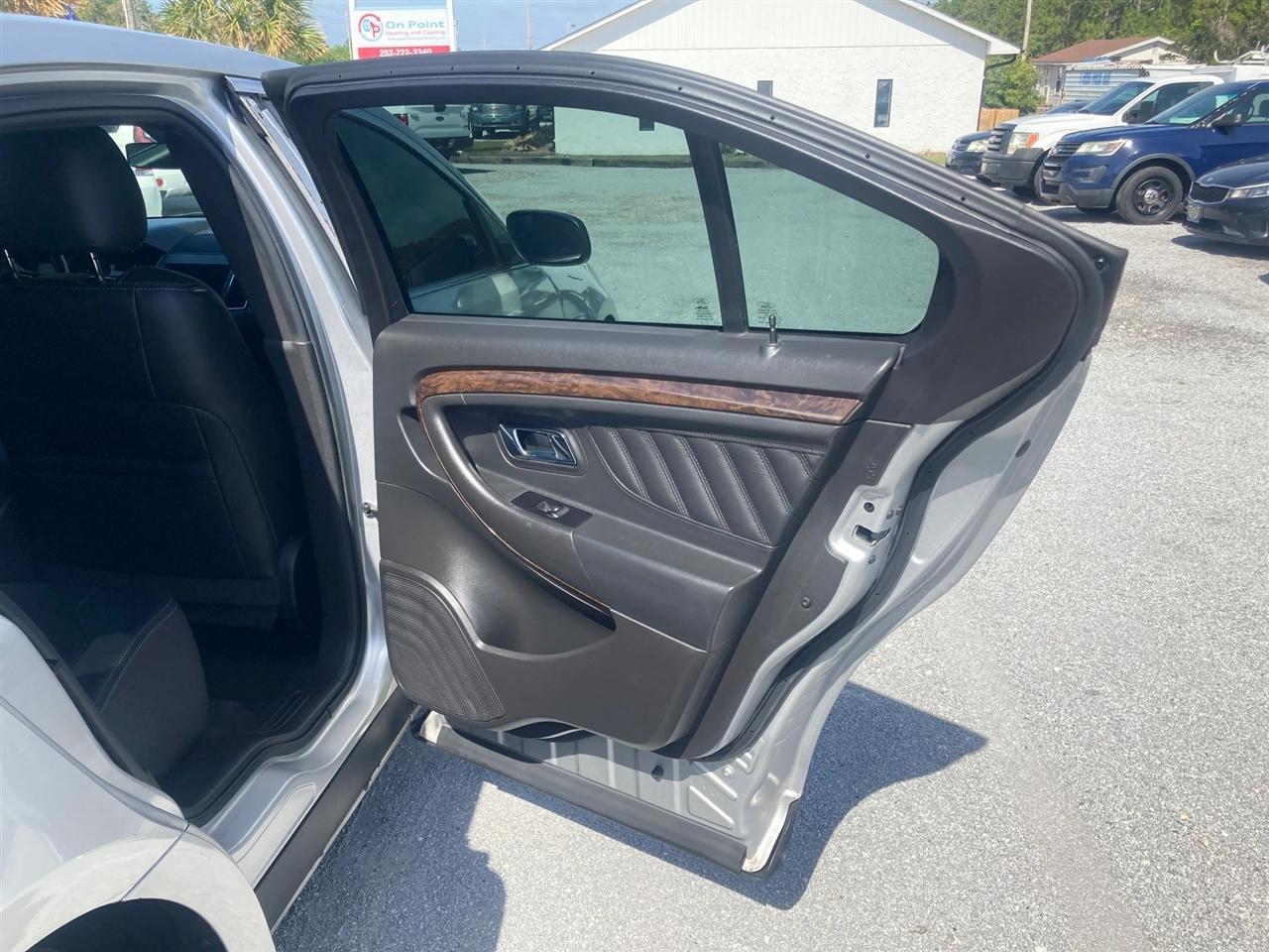 Ford Taurus Limited FWD 2019