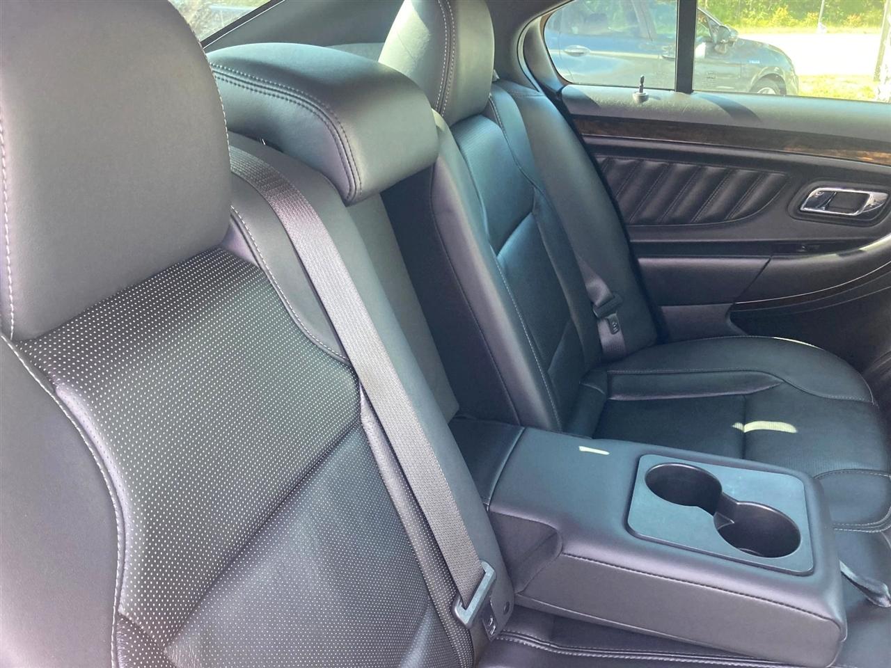 Ford Taurus Limited FWD 2019