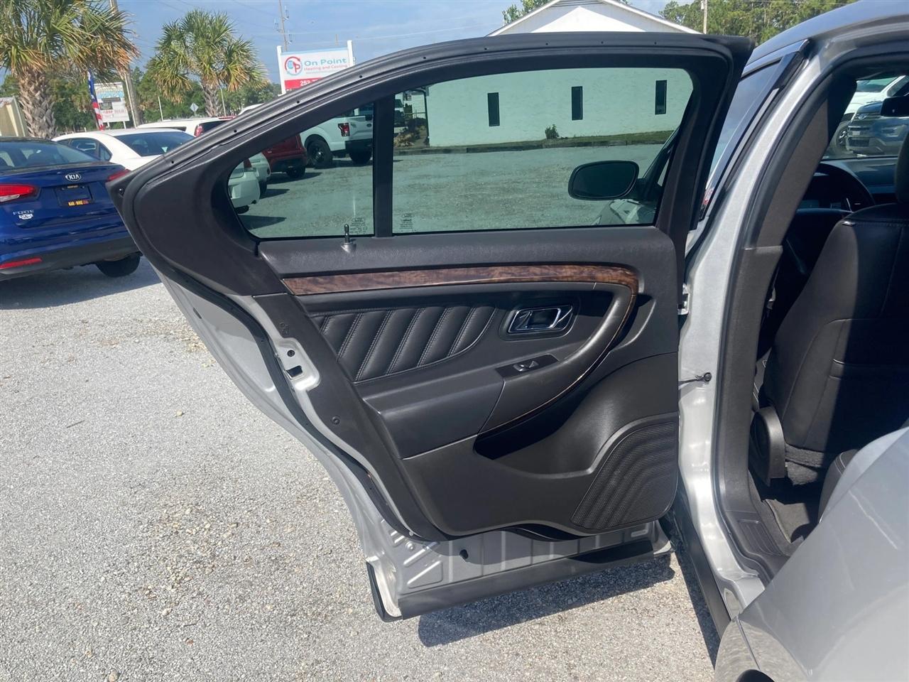 Ford Taurus Limited FWD 2019