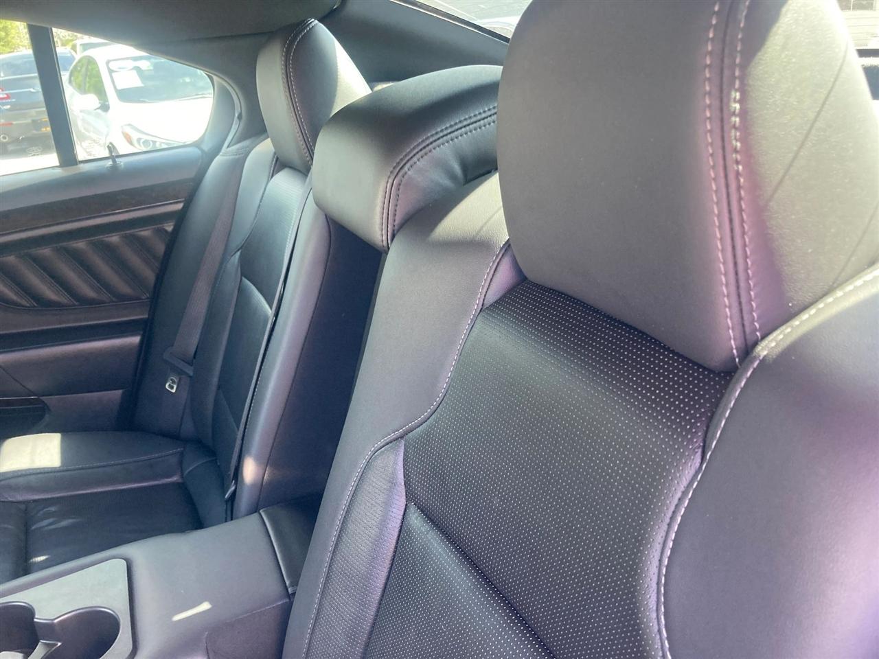 Ford Taurus Limited FWD 2019