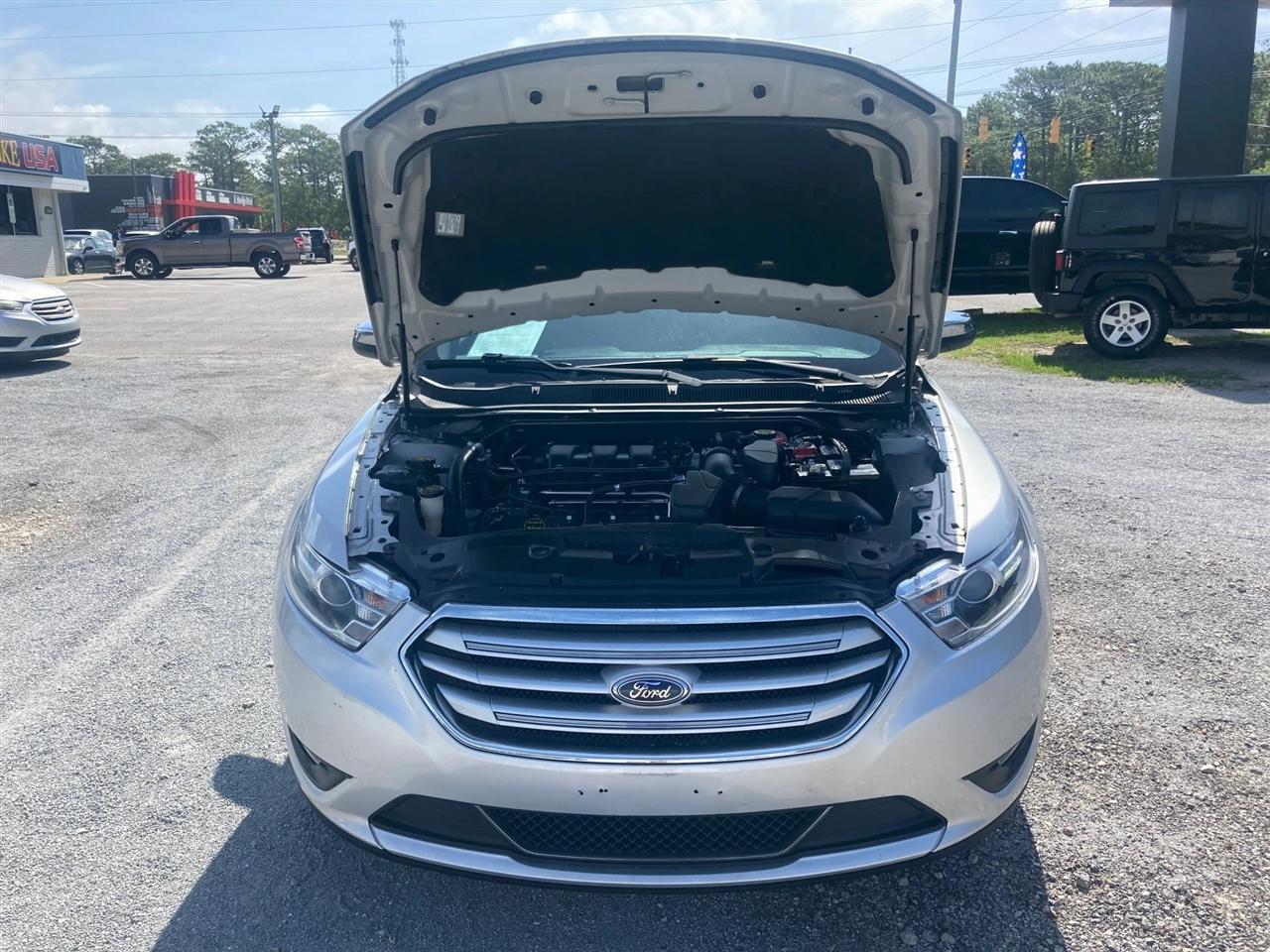 Ford Taurus Limited FWD 2019