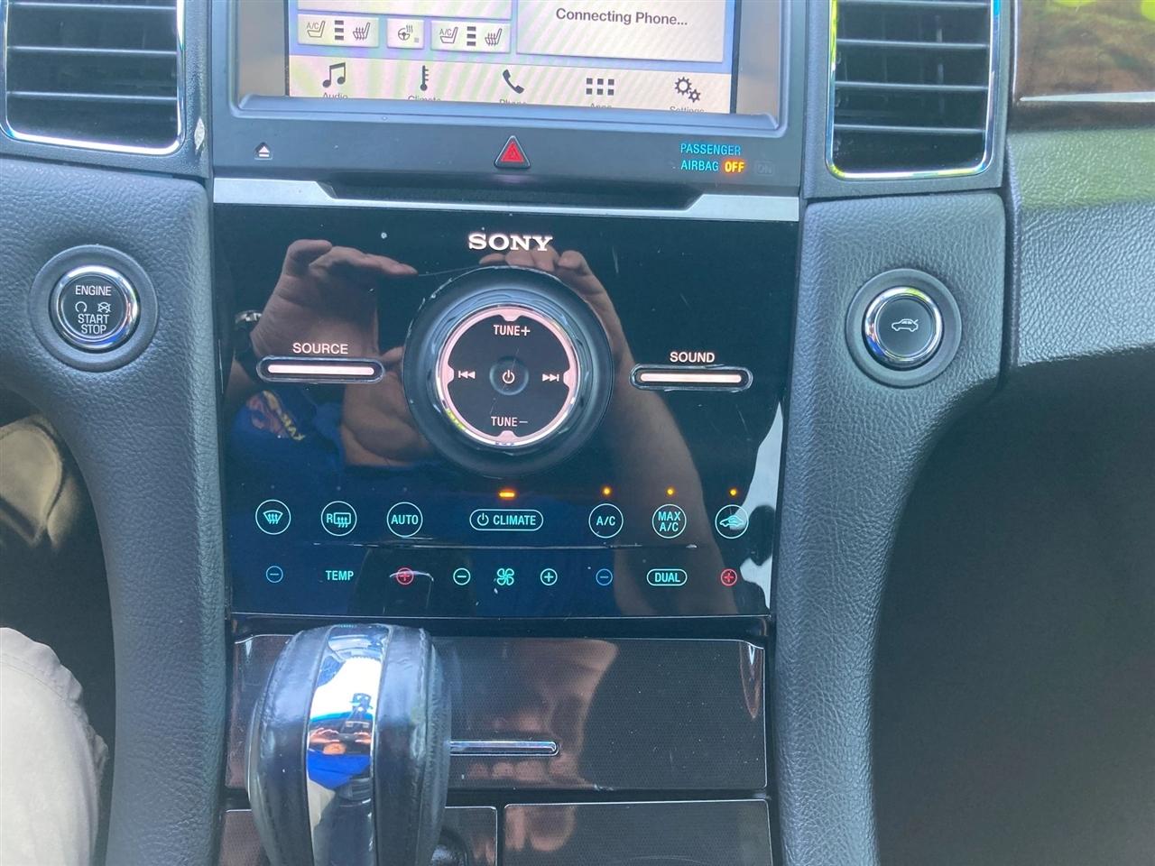 Ford Taurus Limited FWD 2019
