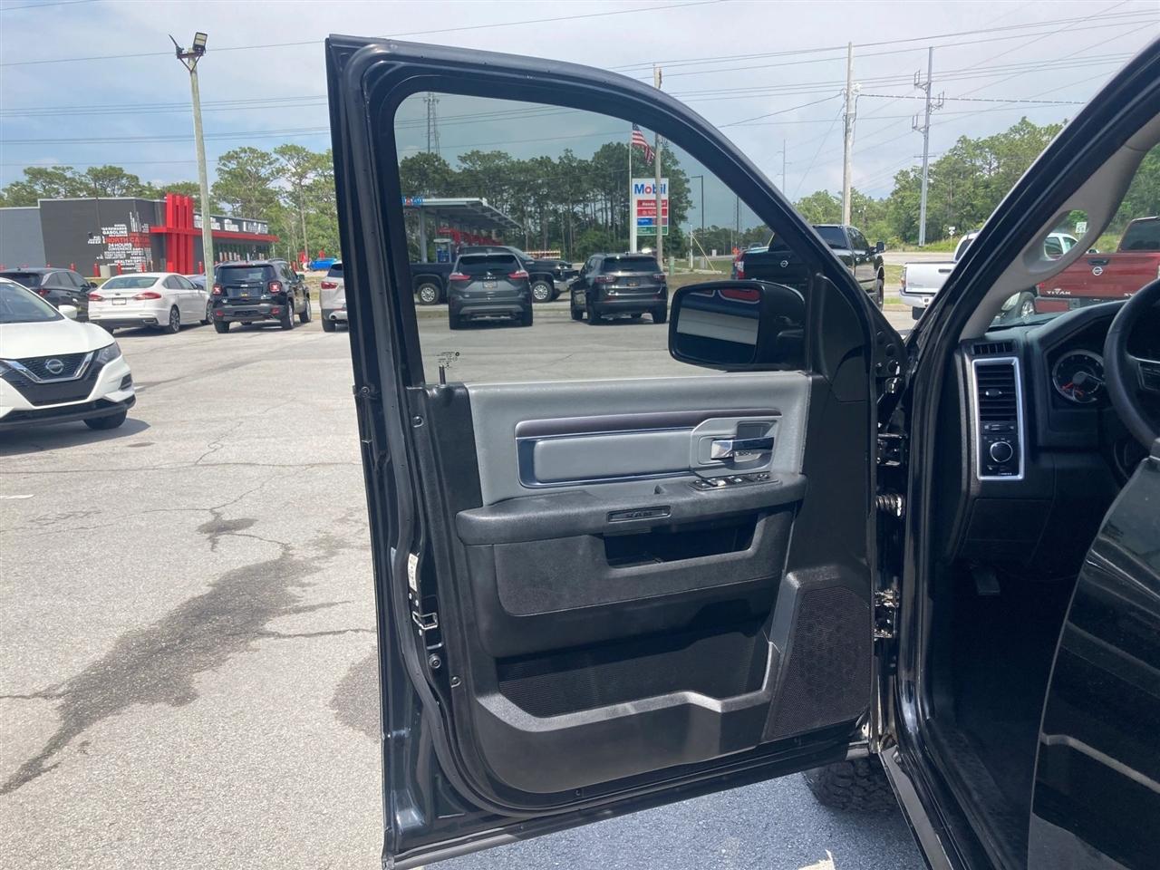 RAM 1500 Classic Tradesman Crew Cab SWB 4WD 2021