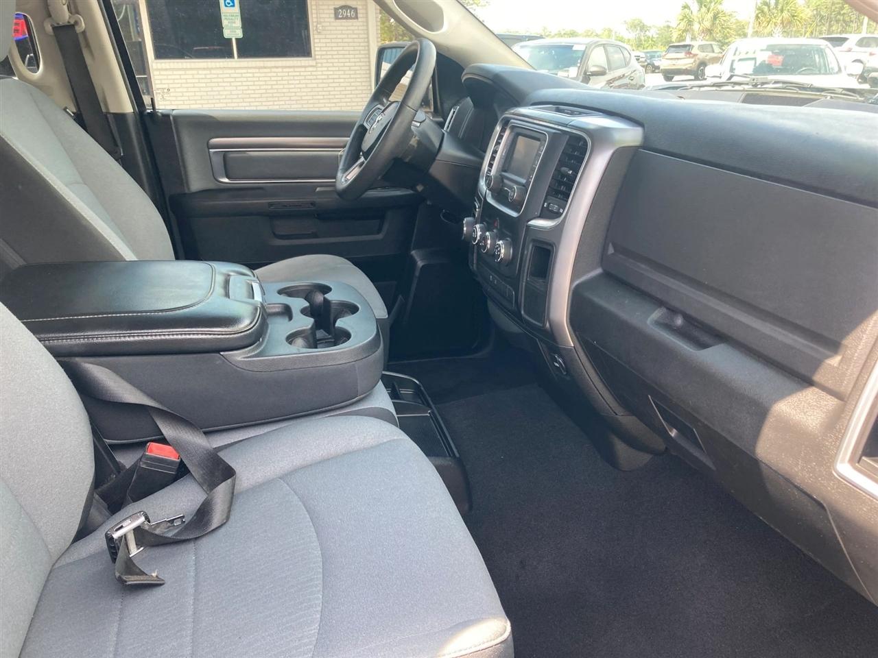 RAM 1500 Classic Tradesman Crew Cab SWB 4WD 2021
