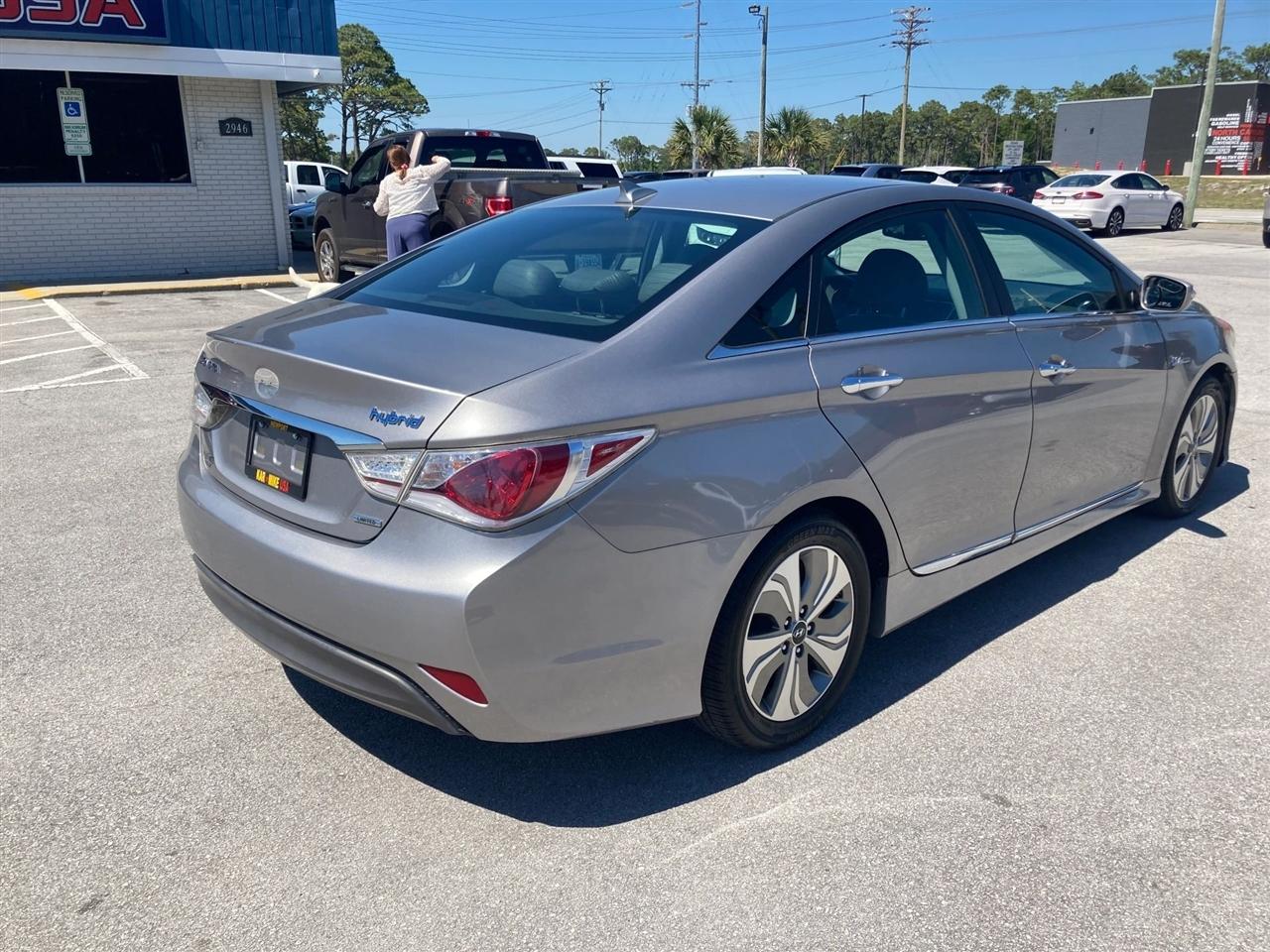 Hyundai Sonata Hybrid Sedan 2013