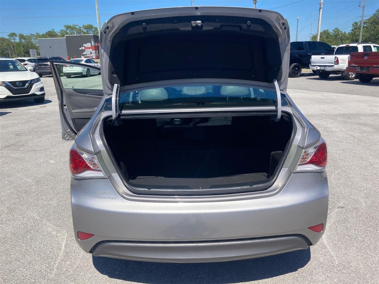 Hyundai Sonata Hybrid Sedan 2013