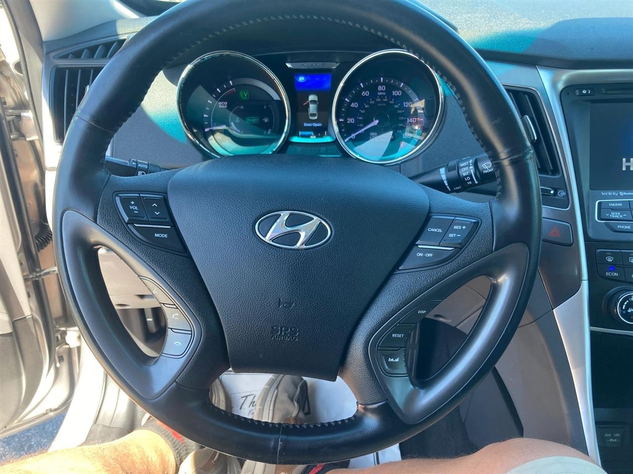 Hyundai Sonata Hybrid Sedan 2013