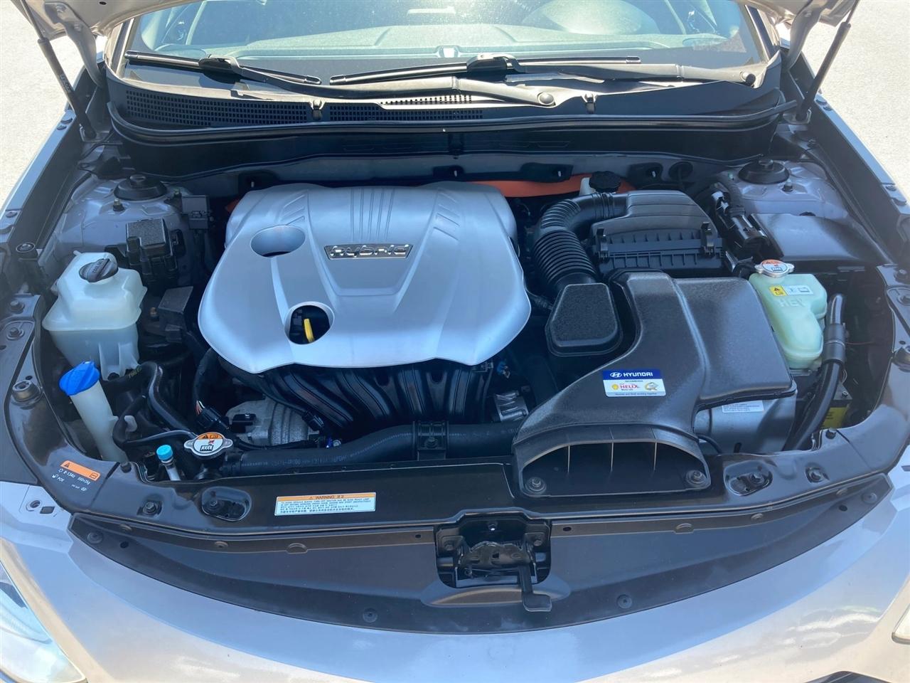 Hyundai Sonata Hybrid Sedan 2013