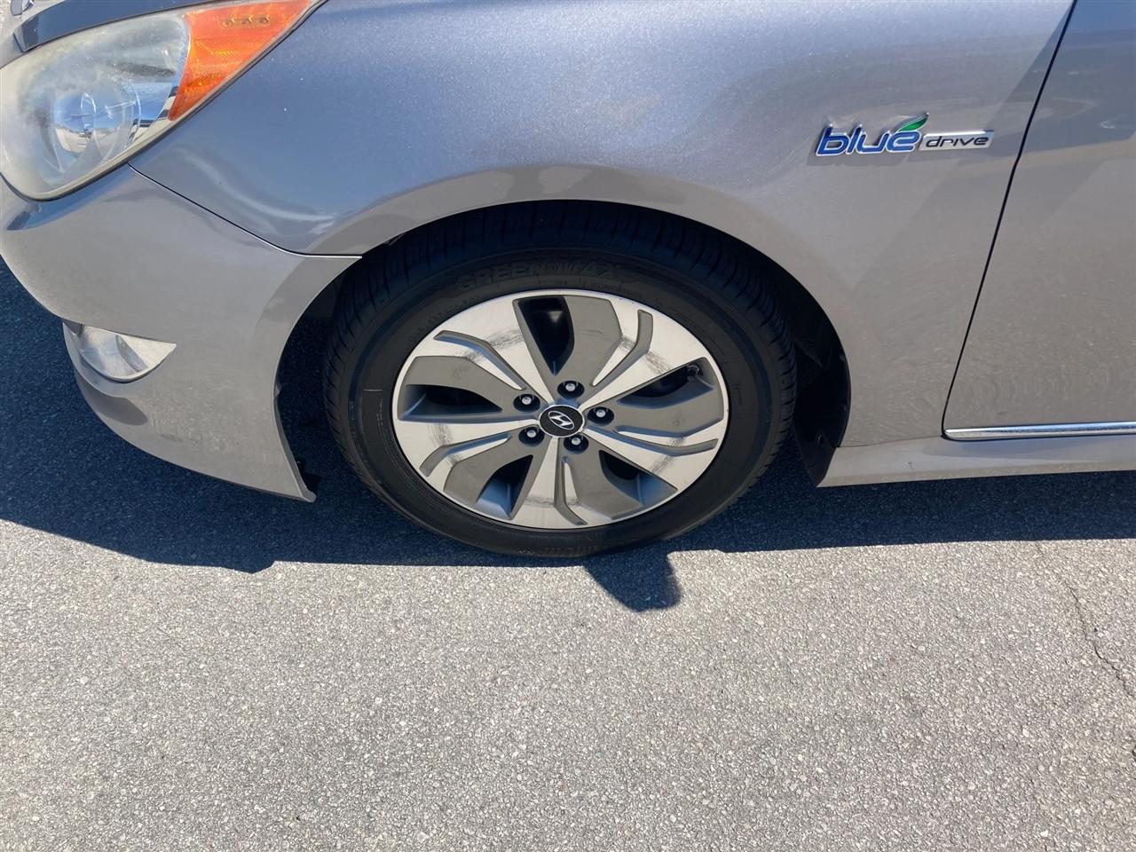 Hyundai Sonata Hybrid Sedan 2013