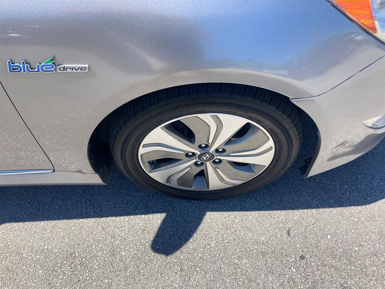 Hyundai Sonata Hybrid Sedan 2013