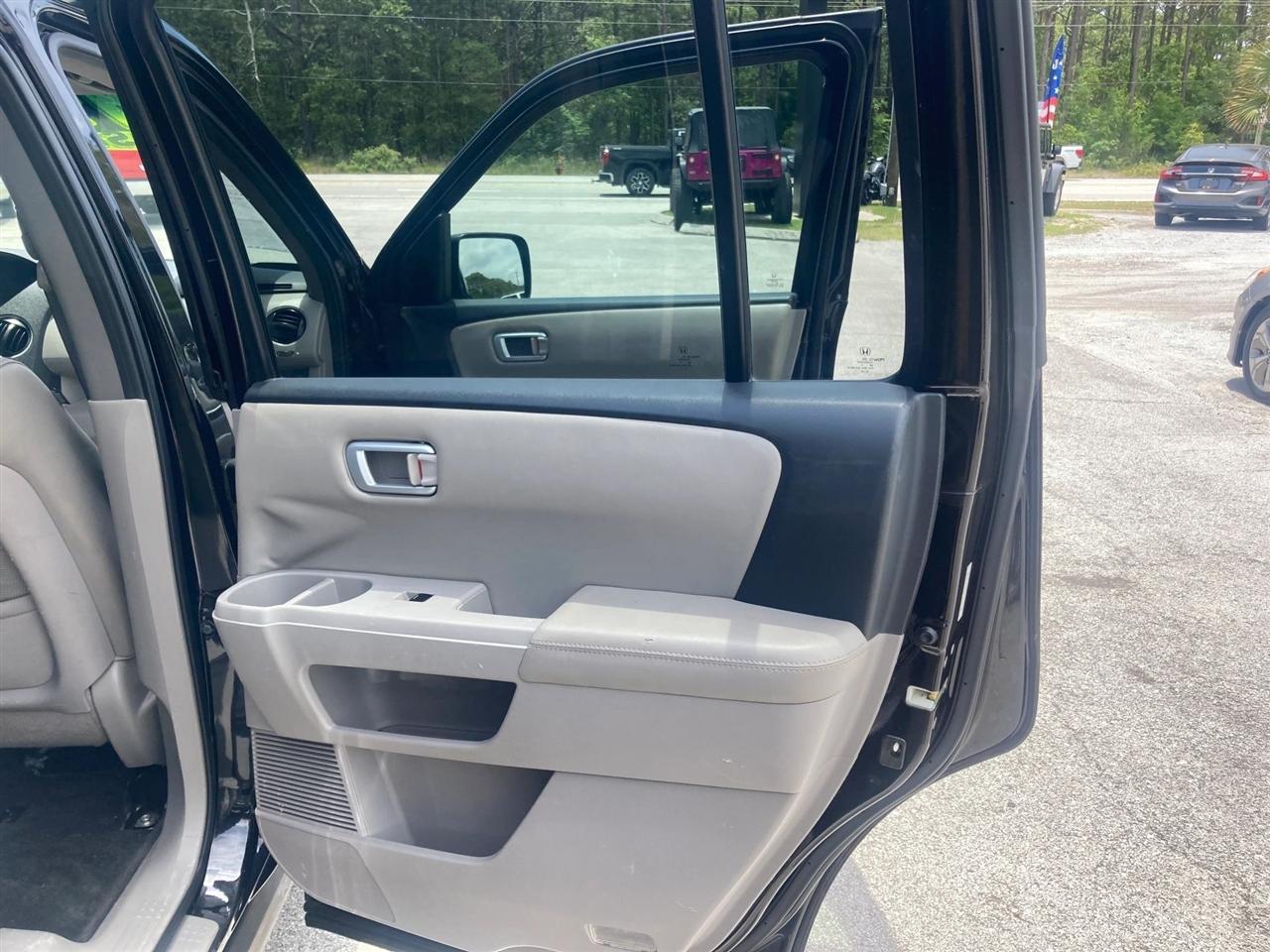 Honda Pilot EX-L 4WD 5-Spd AT with Navigation 2011